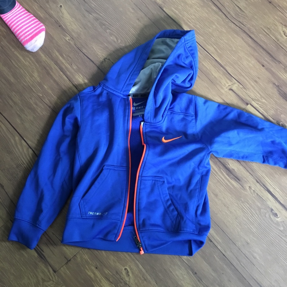 Size 4 boys nike hoodie